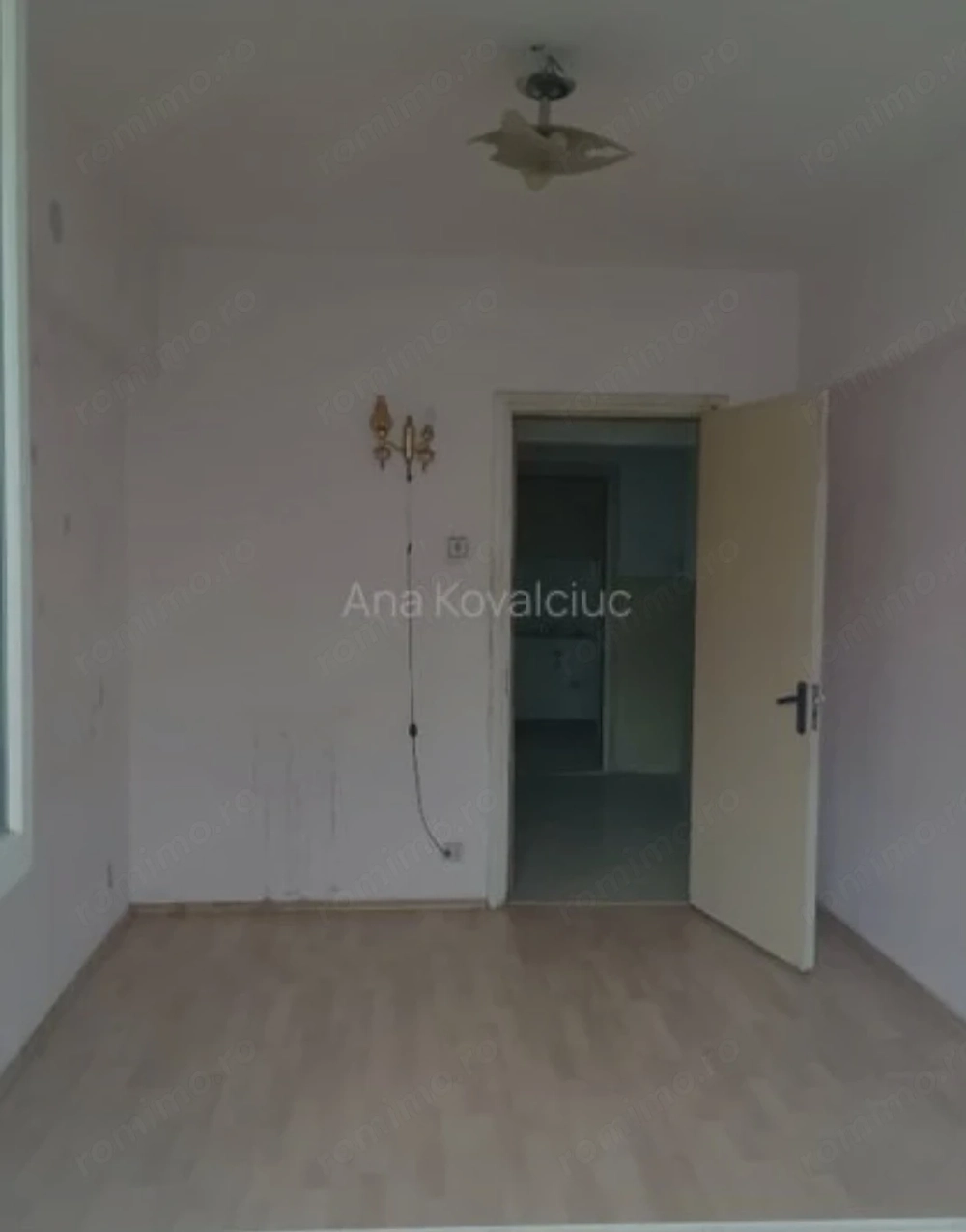 Vand apartament 3 camere decomandat cu centrala proprie