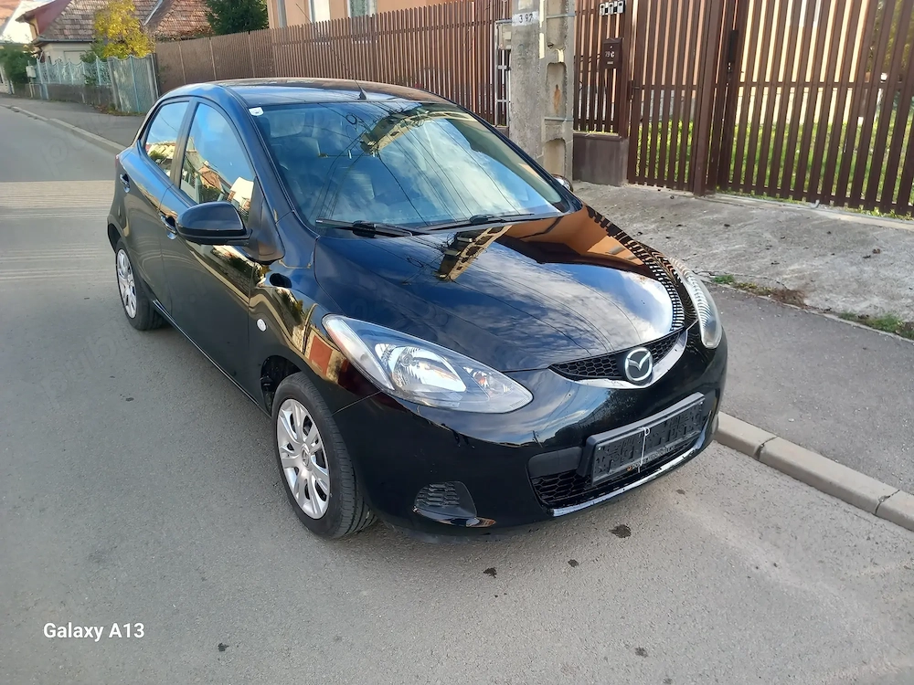 Vând mazda 2 benzina