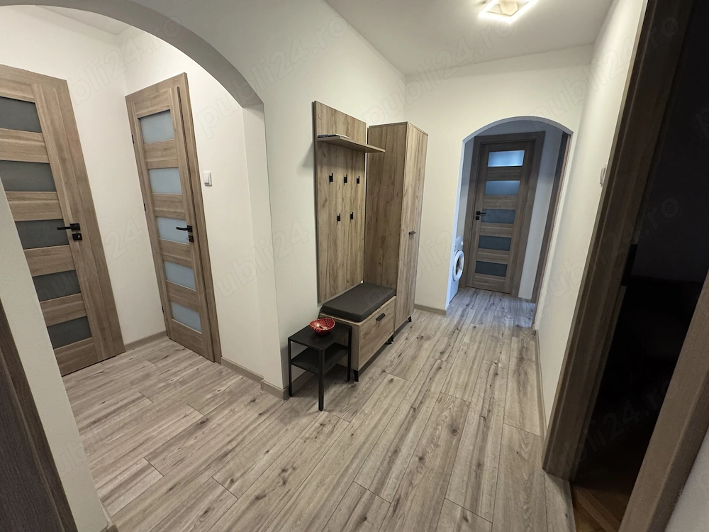 inchiriez apartament 3 camere renovat , electrocasnice zona piata dambu