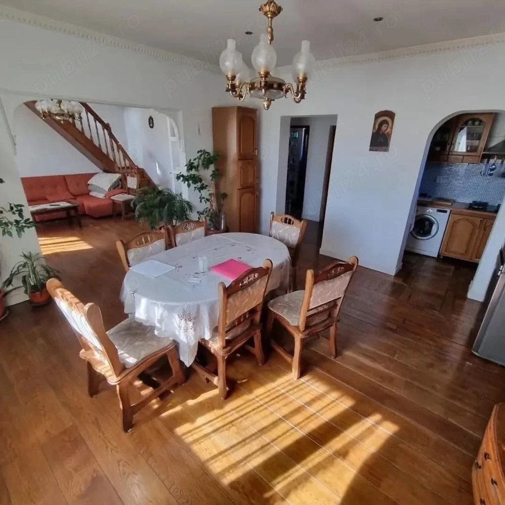 Apartament 5 camere, tip vilă, pe 2 niveluri   zona Colonia Pictorilor, Baia Mare  Preț: 138.00