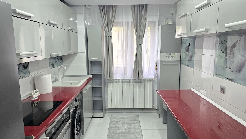 Inchiriez apartament 2 camere decomandat in Deva, Bld 22 Decembrie (Banca Transilvania), etaj 1,