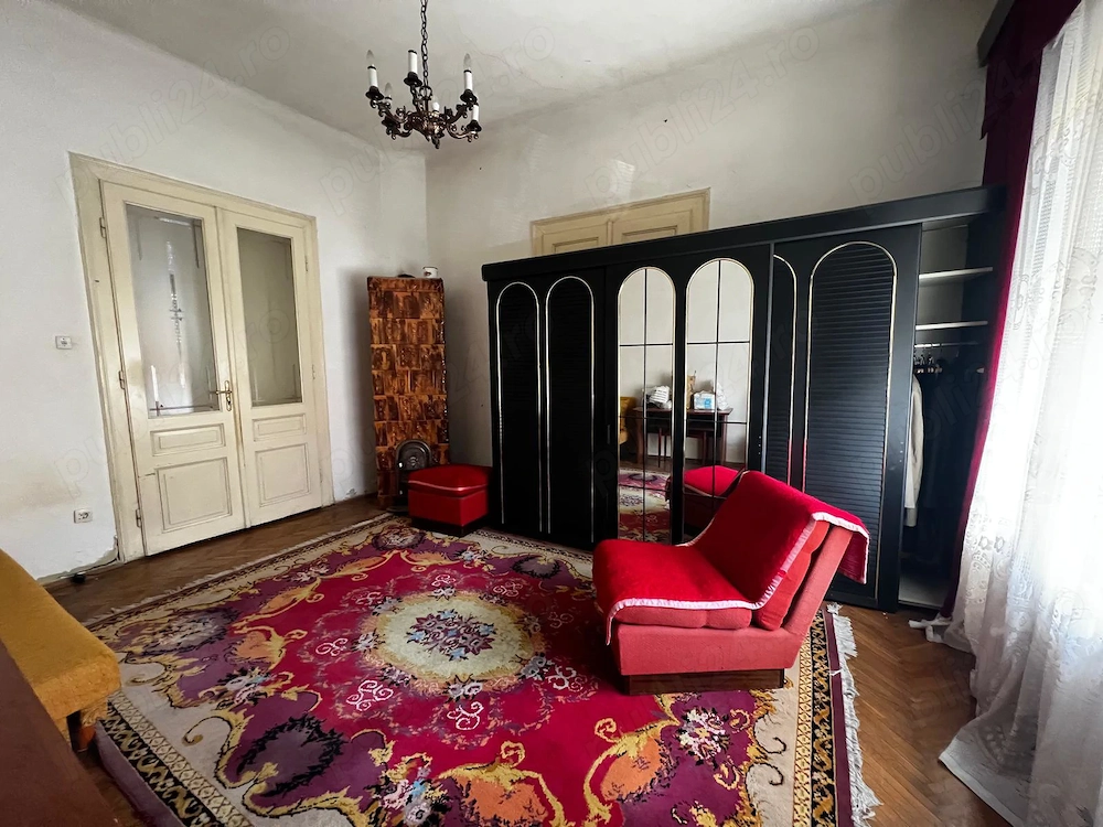 Casa 3 camere cu teren 750 mp zona Intim