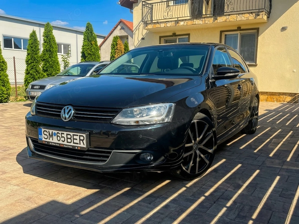 Vand VW Jetta din 2012,motor diesel 2 litrii,cutie automata DSG+