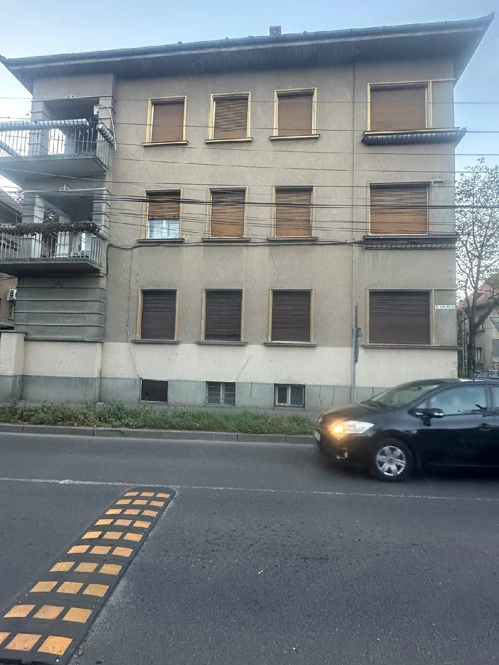 Proprietar, Vând pe Take Ionescu apartament 2 camere,56.5 mp,Demisol Inalt,91.500 E Neg