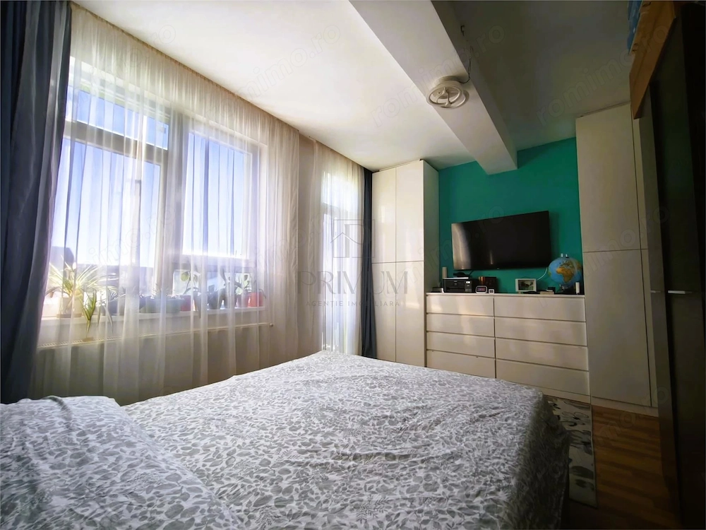 Etaj 1- 3 camere- parcare privata