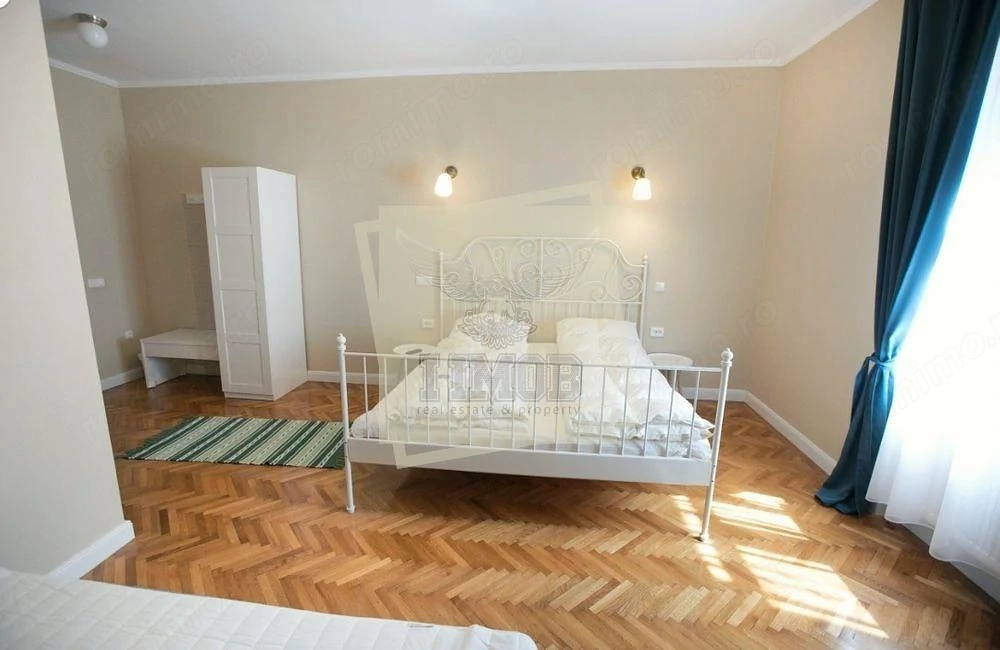 Apartament 3 camere la casa in zona Parcul Sub Arini