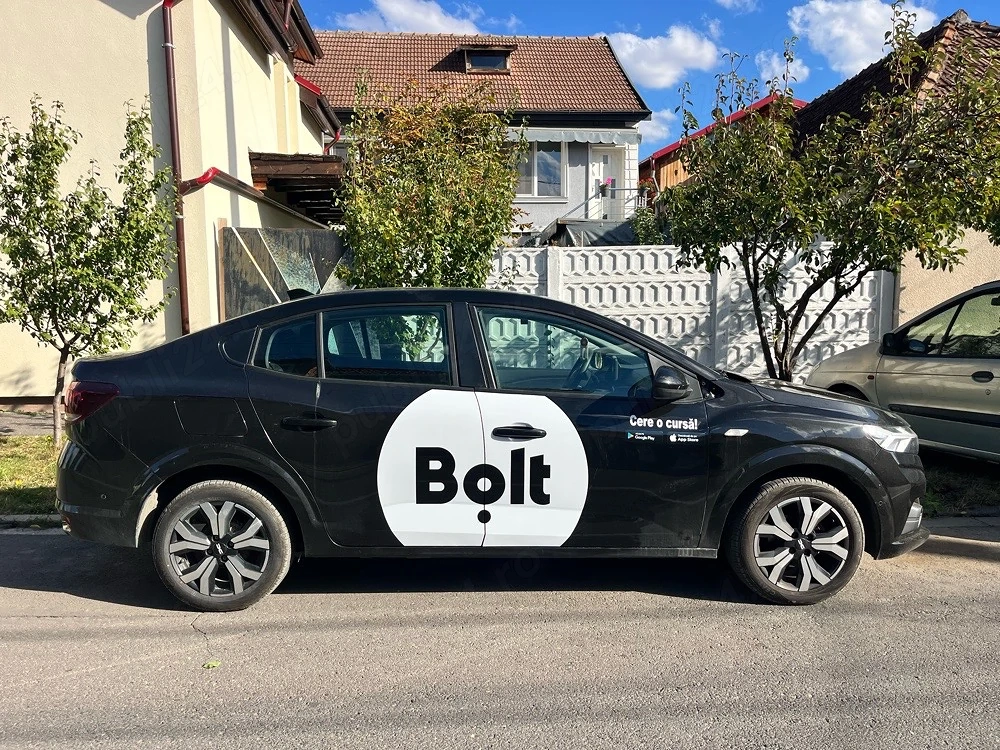 Închiriez logan pentru Bolt 