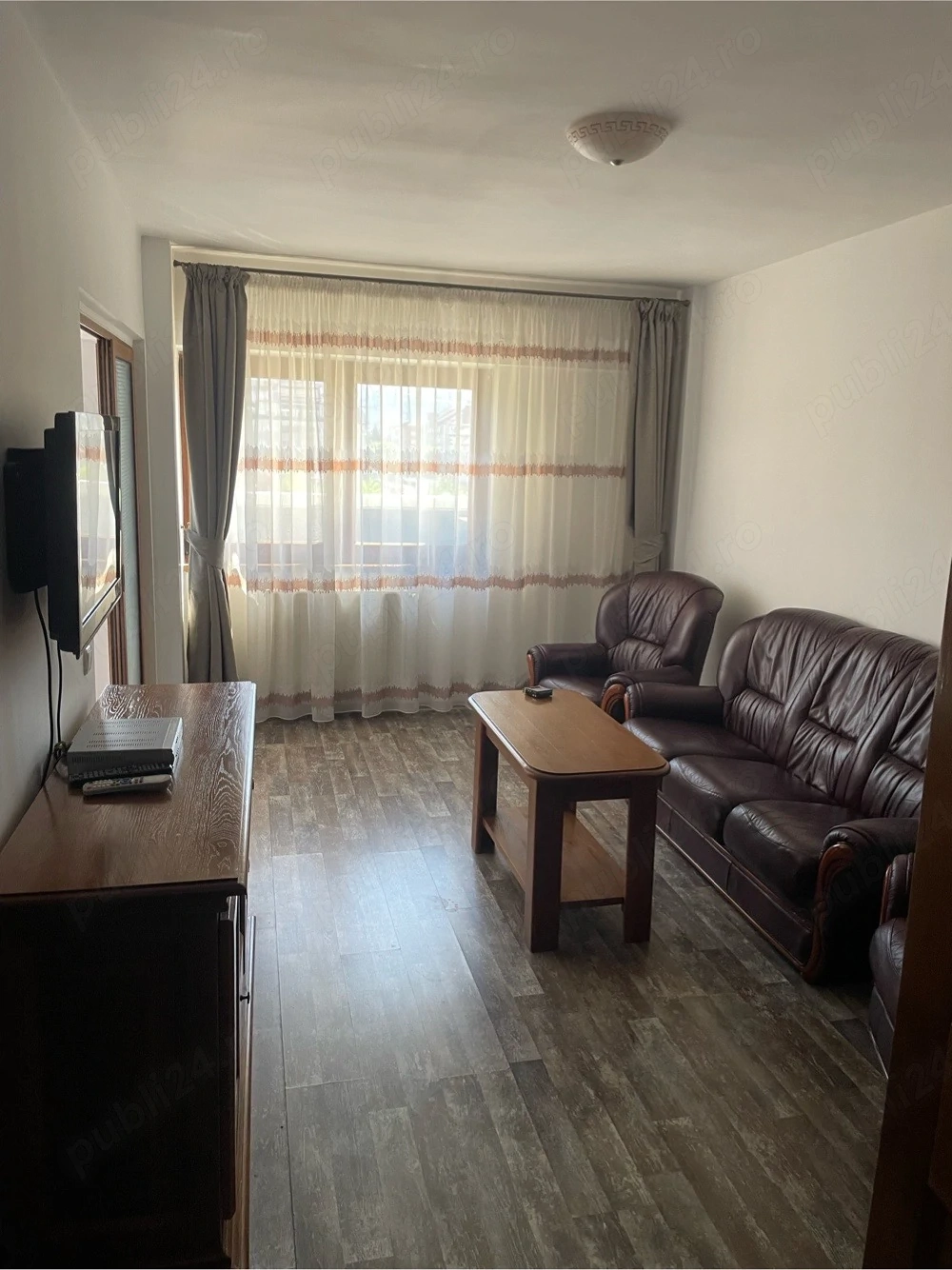 Inchiriez apart.3 cam,et 1, ultracentral cu terasa si parcare privata
