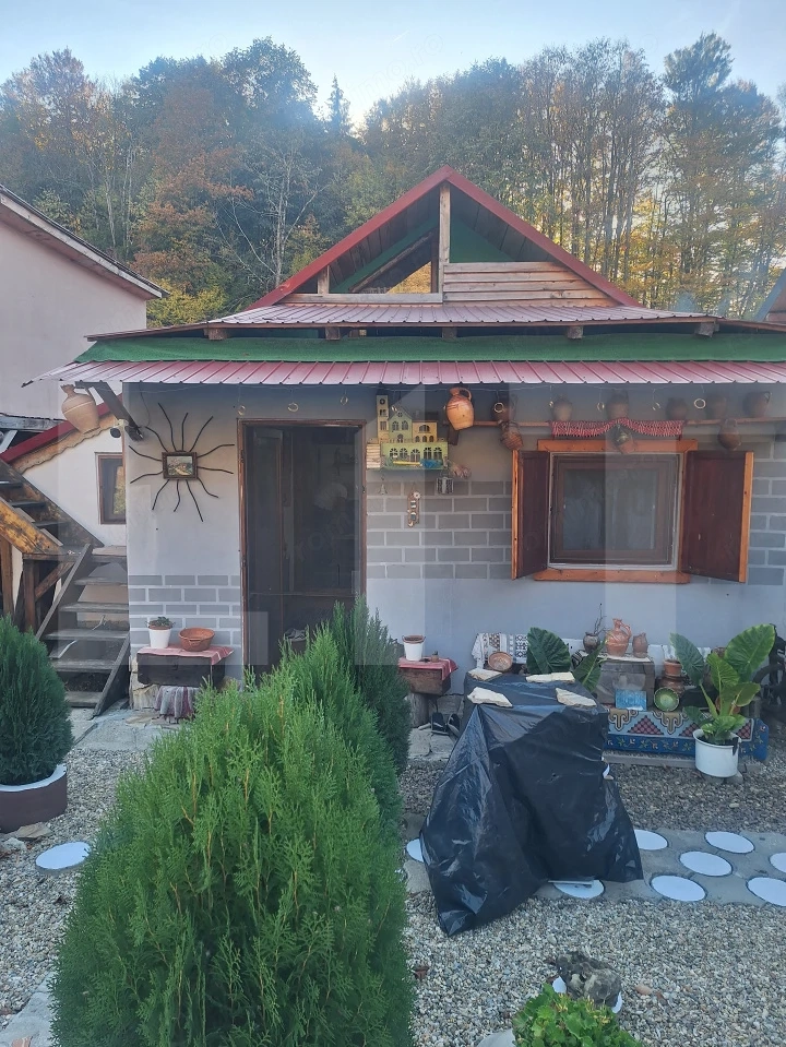 Casa de vanzare, 97 mp, zona Nadrag 