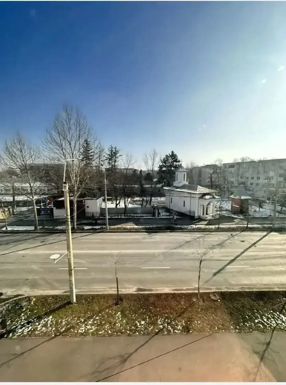 De vanzare apartament 2 camere decomandat .