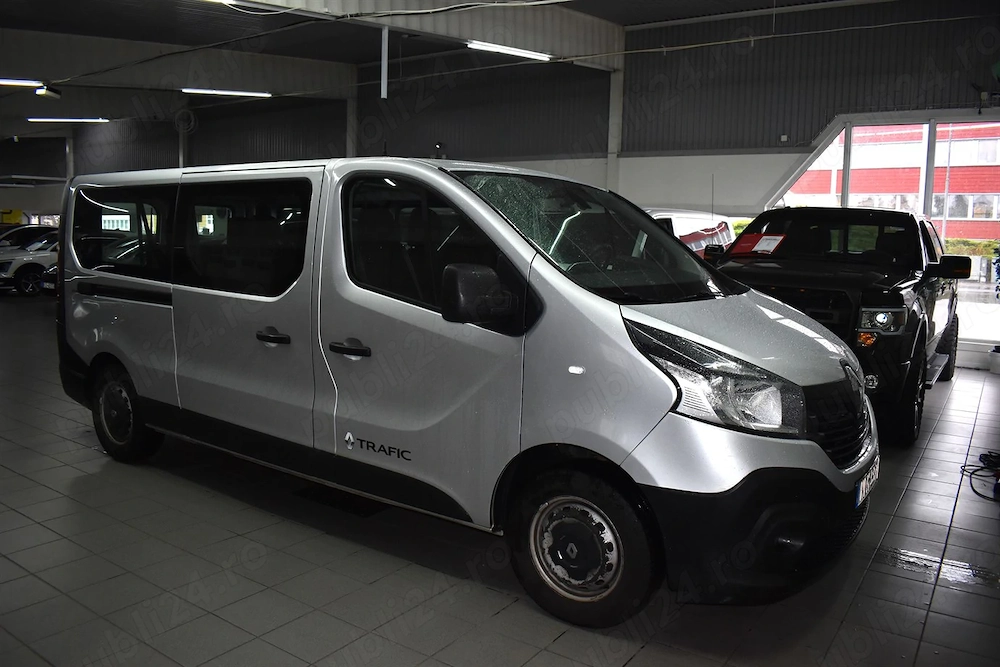 Renault Trafic 2.0 dCi, 125 CP, 9 locuri, 2016 | Disponibil la comandă din Suedia