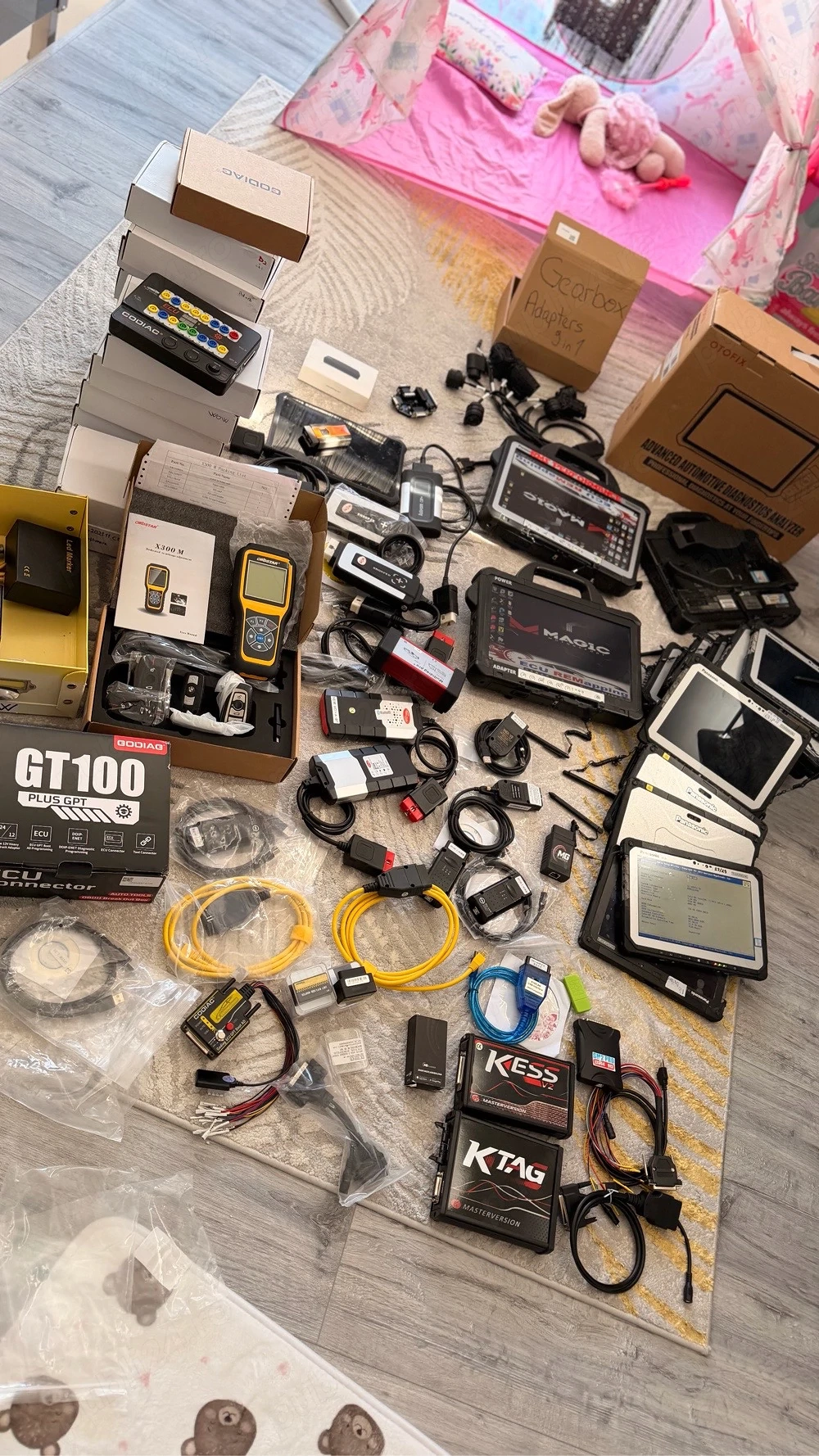 Vand diverse tablete și diagnoze / testere auto și camioane ( pt vag bmw Opel cat și multimarca)