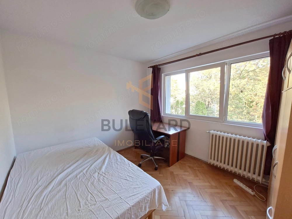 Apartament 3 camere zona Piata Hermes!
