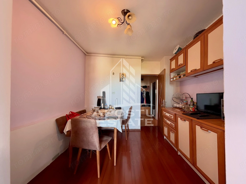 Apartament de vanzare 3 camere,2 bai, decomandat, renovat, Girocului