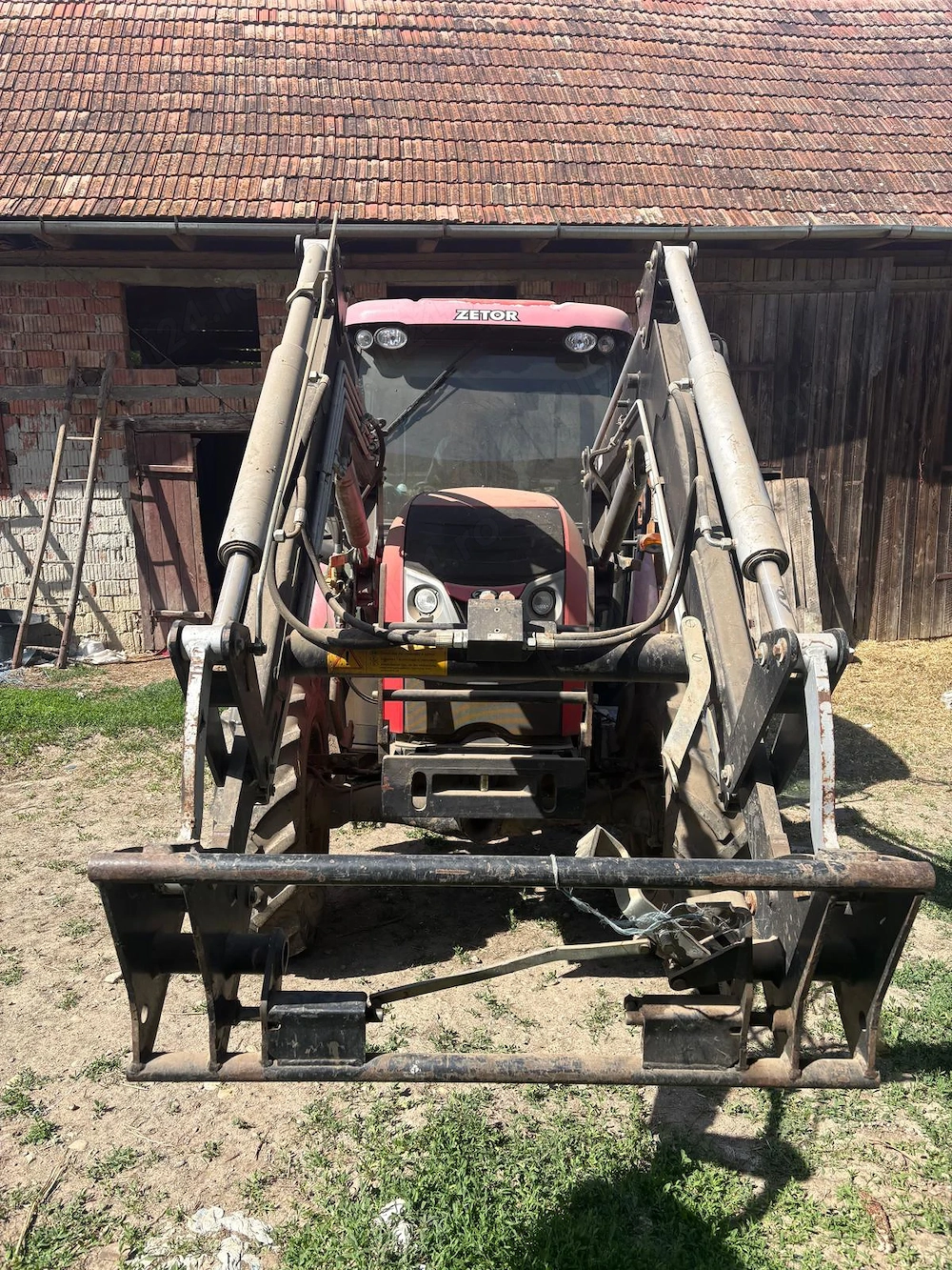 Vând tractor Zetor Proxima 65. Preț: 21.000 de EURO negociabil.