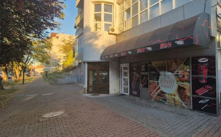 DE ÎNCHIRIAT: Spațiu comercial 40 m    Zona Centrală -Bulevardul 1 Decembrie 1918