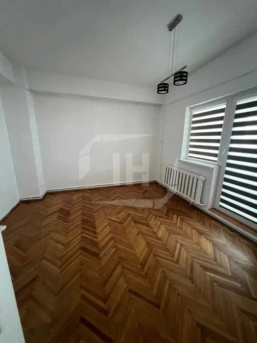 Apartament 4 camere, decomandat, etaj intermediar, zona Dorobantilor