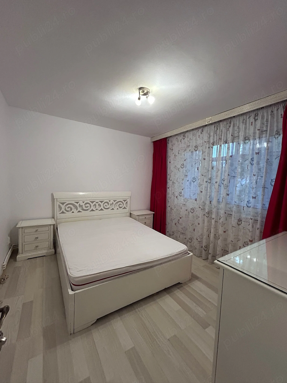 Apartament 2 camere,etaj 2,semidecomandat,centrală,AC,zona Tătărasi Flora