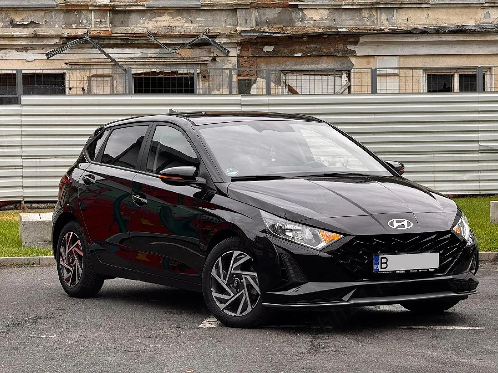 Hyundai i2  Turbo 100 CP  10.000 km    Volan și scaune în cucălzite    Bord digital    