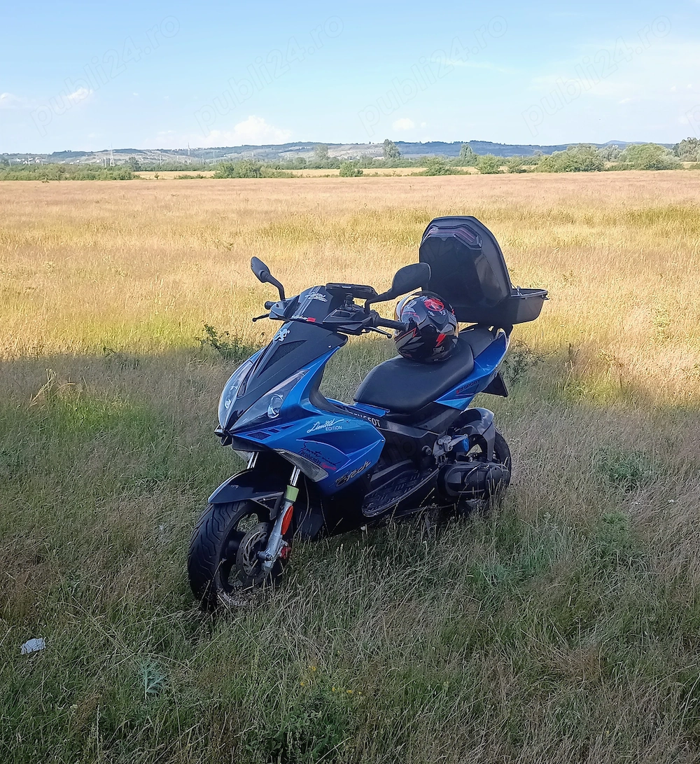 De vânzare scuter 50 CC.