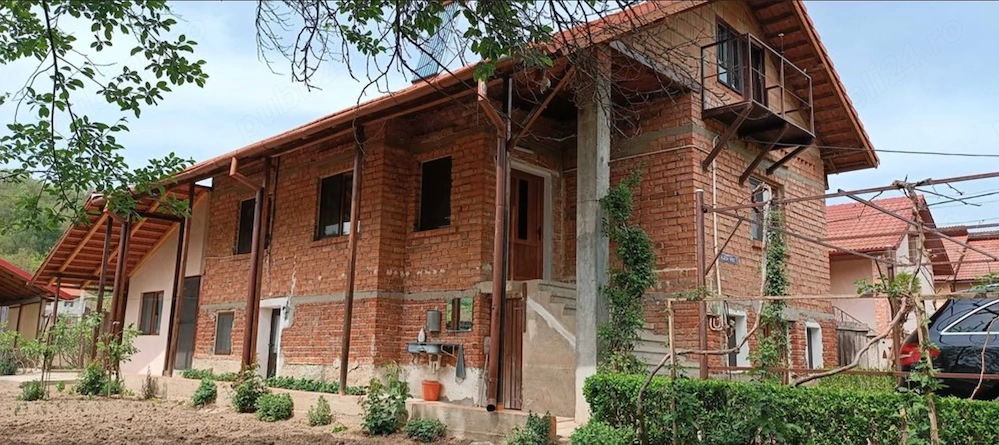 Casă de vânzare în Gorj zonă liniștită, colinară