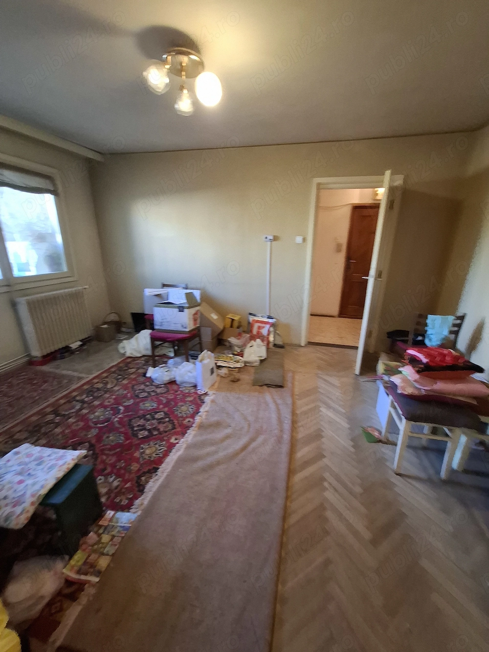 Vând apartament cu 2camere confort 1 semidecomandat bloc etaje de 4etaje la etajul 2