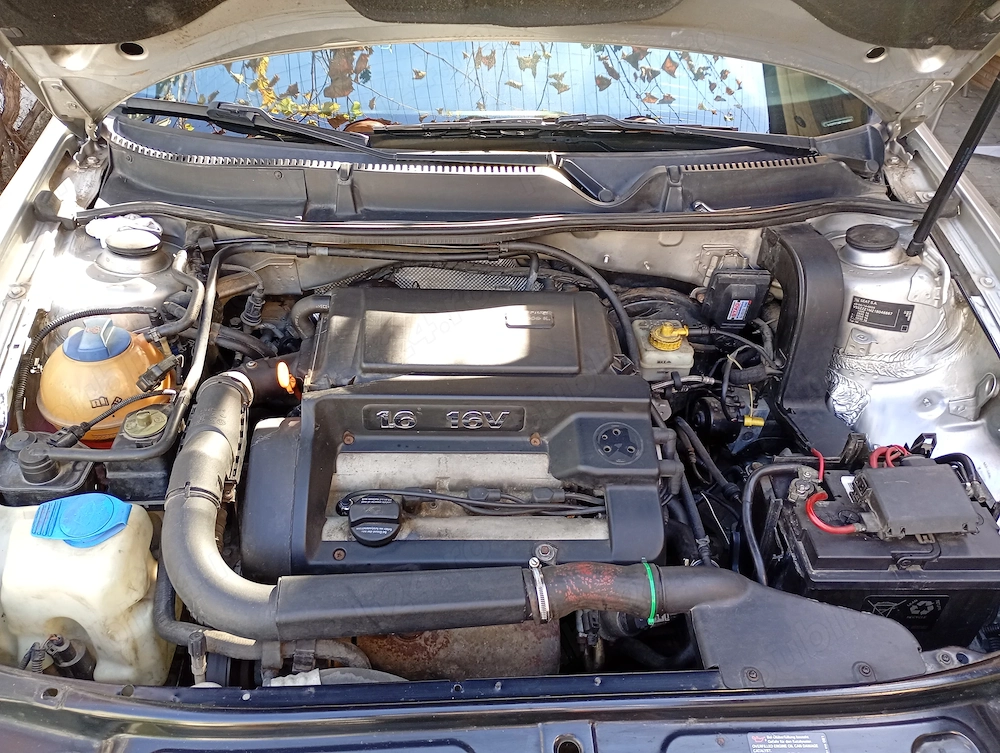 Vand Seat Leon din 2001 motor 1.6 benzina are și gpl omologat.