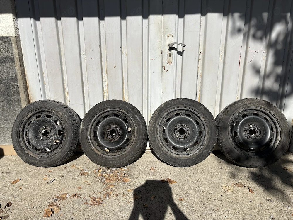 Vând set 4 jante 5 găuri cu cauciucuri (anvelope) Dayton de iarnă  Skoda Fabia 185/55R15 82T