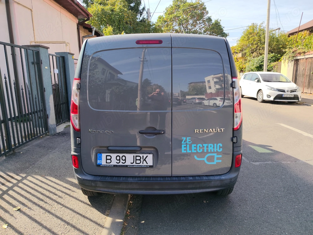Vând autoutilitară electrică, an fabricație 2018