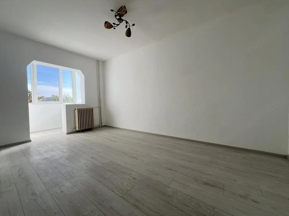 Apartament 1 camera, 22 mp, balcon, etaj 2, renovat - zona Dambovita