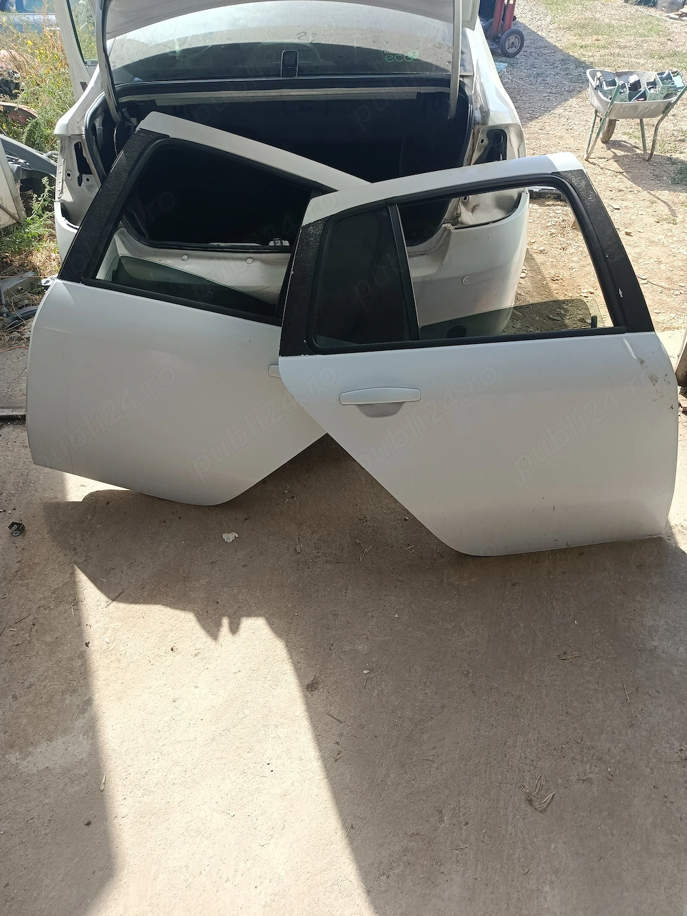 Vînd  uși spate Renault Thalia