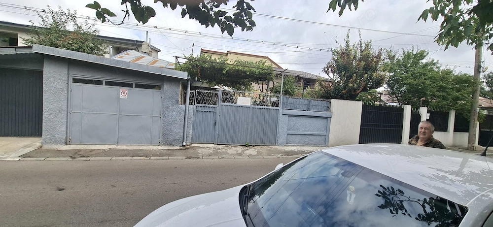 Vand casa curte Sector 5