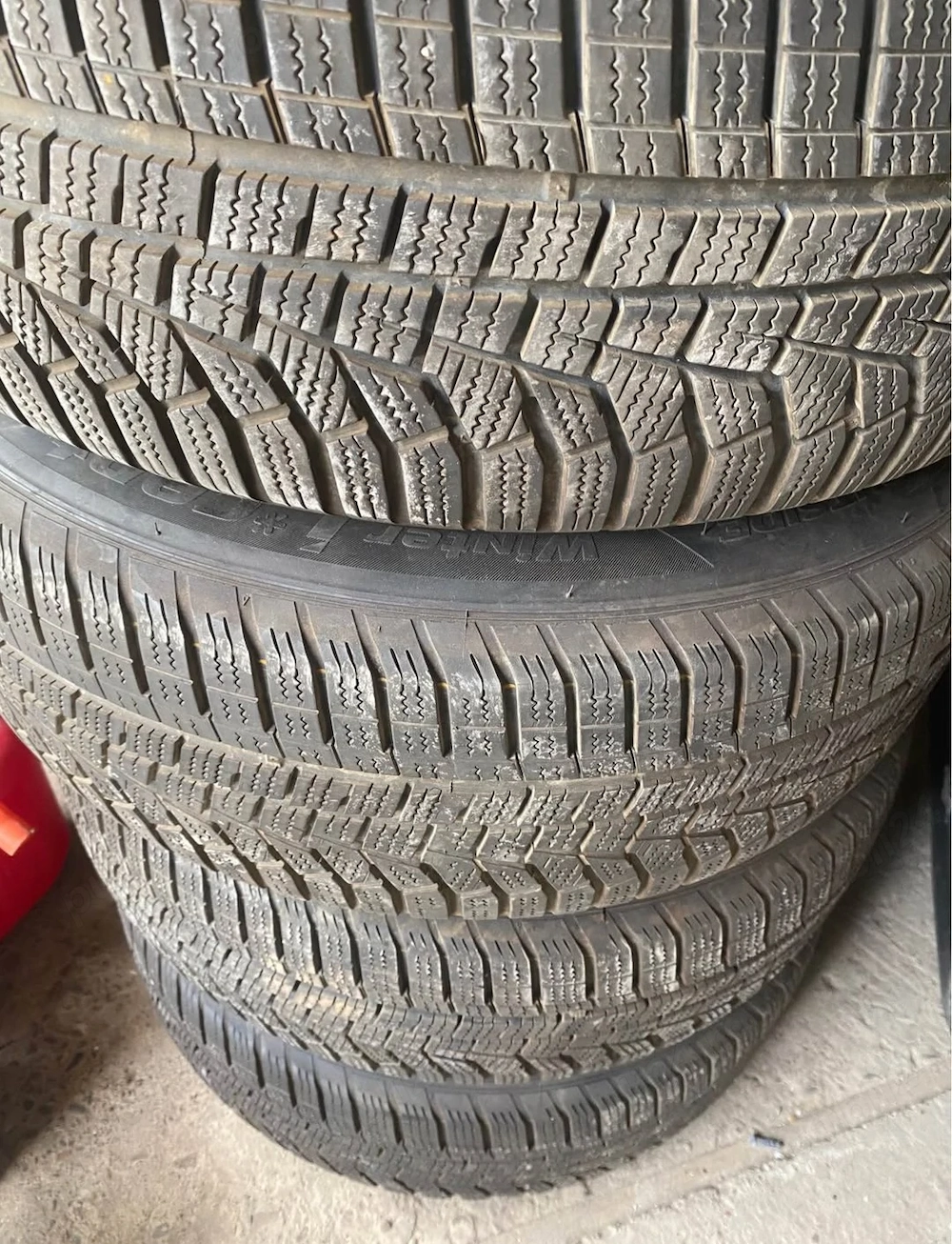 Caucucuri,de iarnă  marca Hankook, dim. 205 60 16.