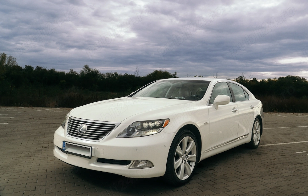 Lexus LS 600h 5.0 V8 Hybrid 445 CP | 2010 | Piele albă | Alb Perlat I Luxury