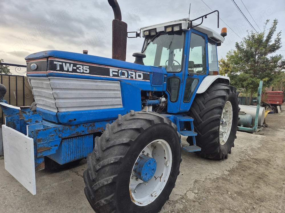 Tractor Ford-New Holland TW35