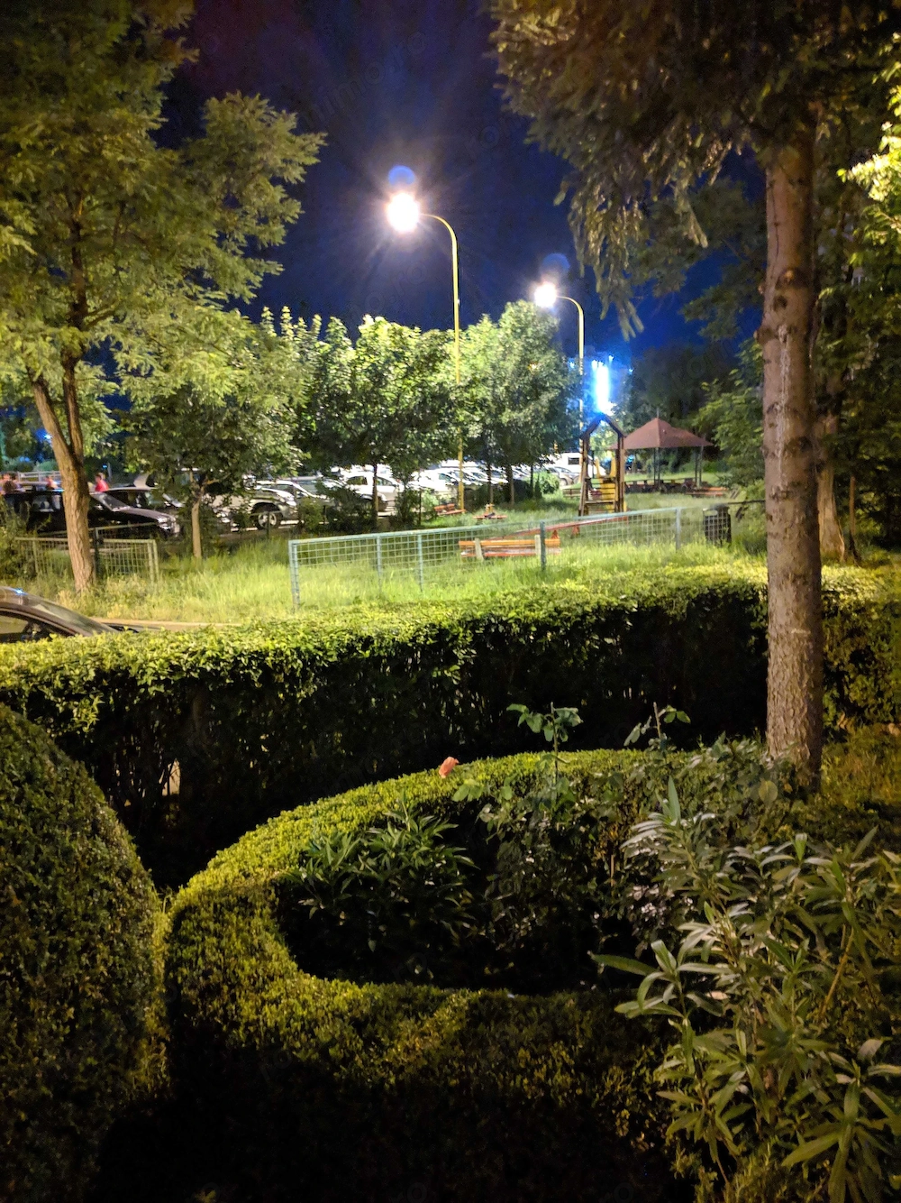 Ofer apartament pentru inchiriat perioada indelungata ,