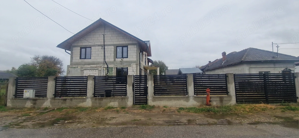 De vanzare casa  + teren 