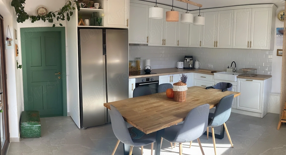 Casă complet renovată în Zetea   2 case, teren 845 mp, filigorie cu ciubăr