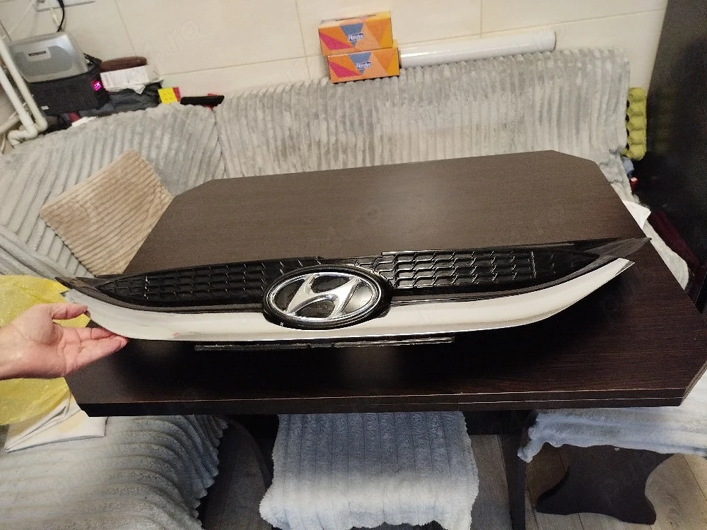 vând grilă Hyundai ix 35 
