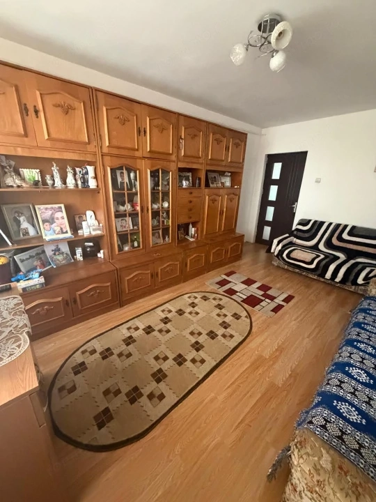 Apartament de vanzare, cu 2 camere, 53 mp, zona Craiovita