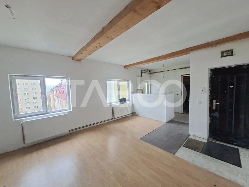 Apartament la mansarda de vanzare 3 camere Vasile Aaron
