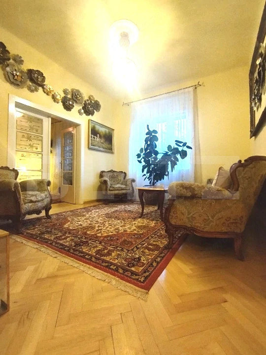 Casă individuală, 83 mp utili, acces auto , 2 fronturi ,zona Sagului 