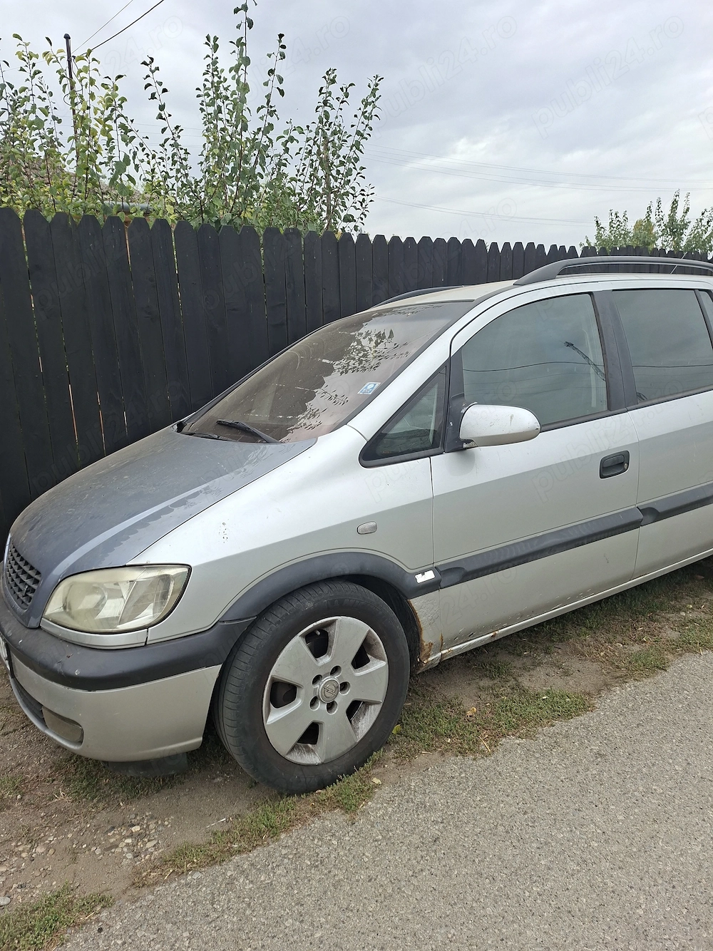 Vand opel zafira  pentru piese