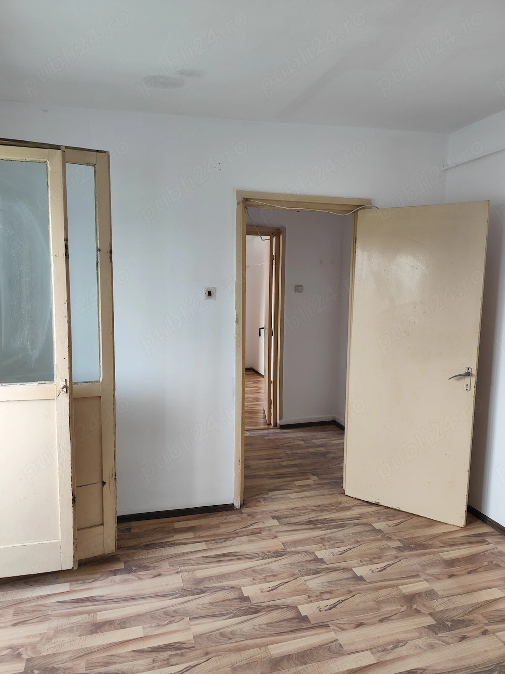Vând apartament 2 camere in Roșiorii de Vede 