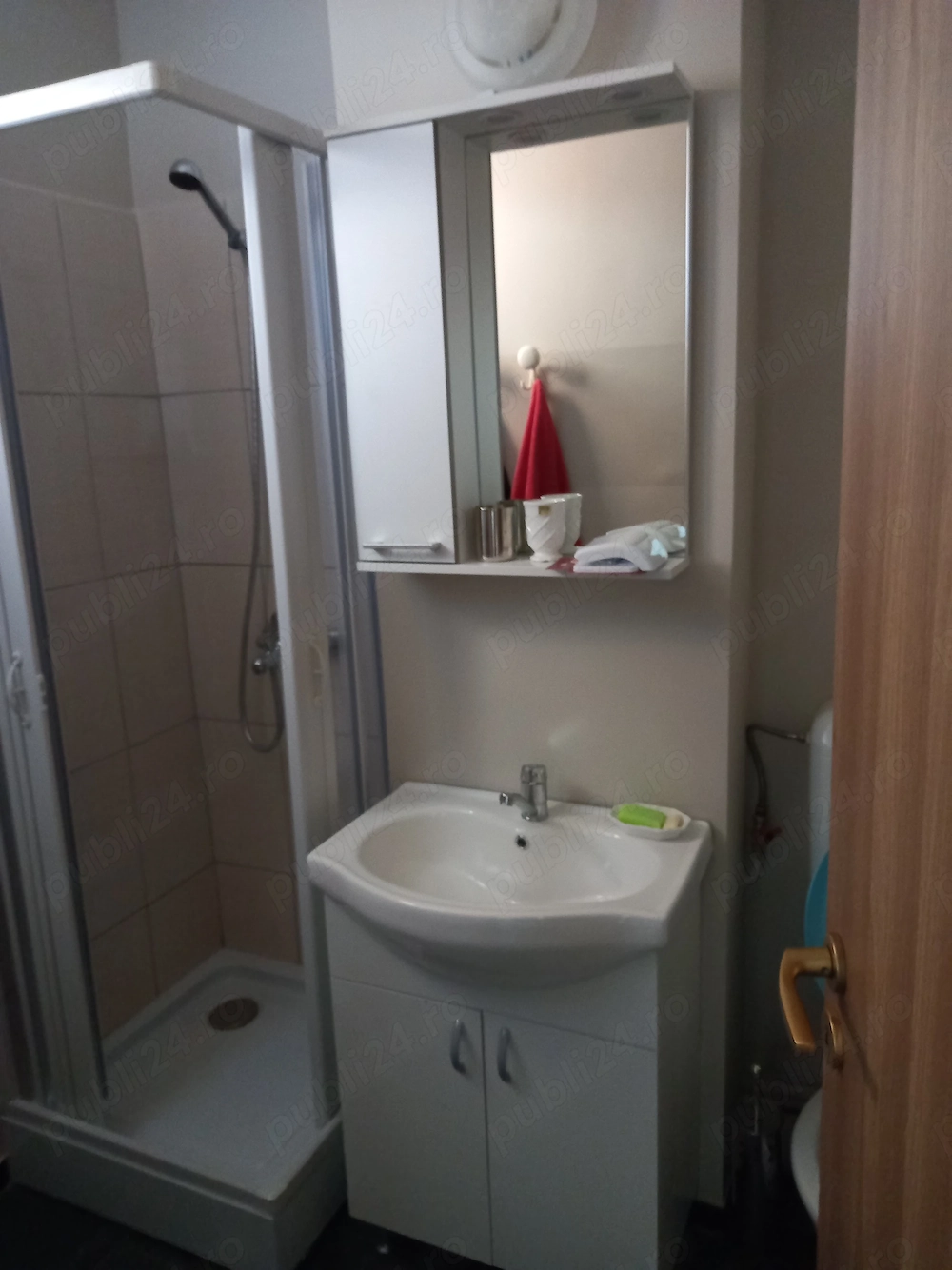 Închiriez apartament cu 2 camere 