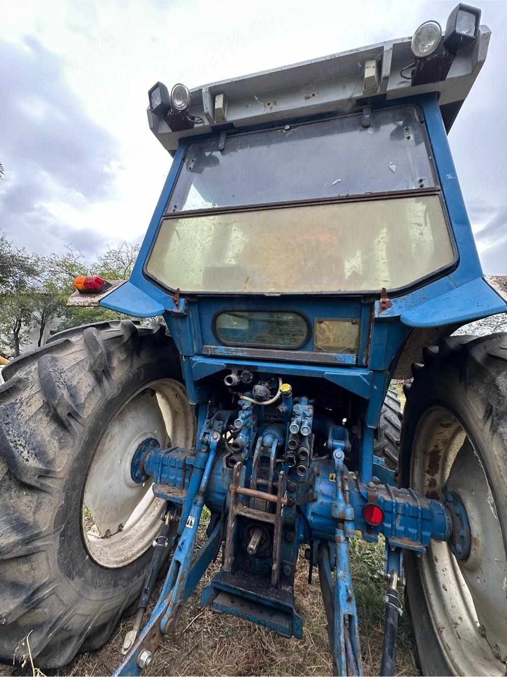 Tractor ford 8210