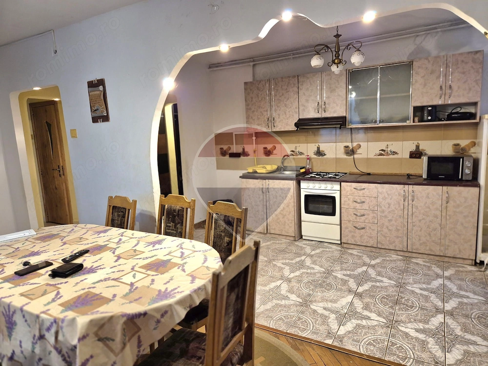 Apartament cu 4 camere de vânzare în zona Central
