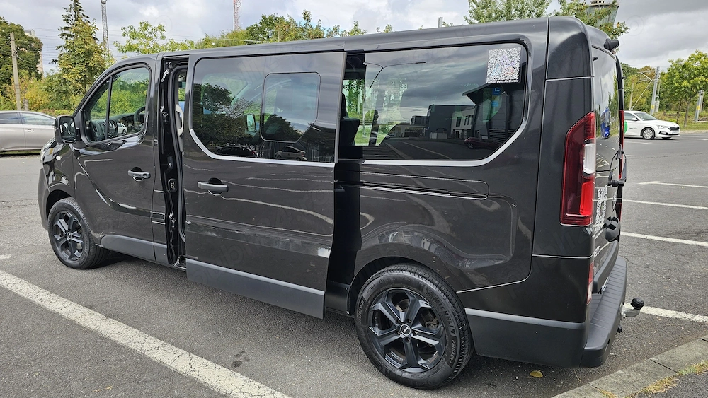 DE VÂNZARE: Nissan NV300 Combi Premium, lung, 8 locuri, 170 CP, automat  Varianta Premium 