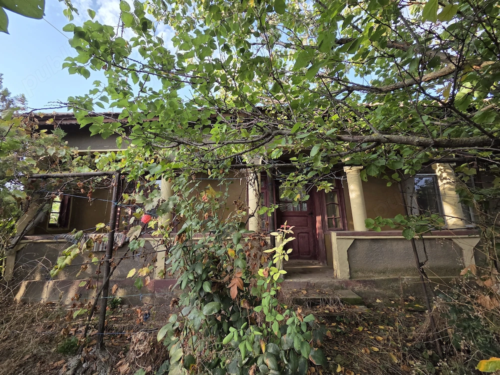 Casa batraneasca jud. Giurgiu,  comuna Gogoșari,  sat Izvoru - teren intravilan 700 mp