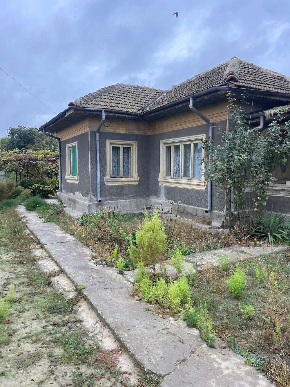 Vand casa cu 6 camere si teren de 885mp in Fetesti in zona de taxare pod